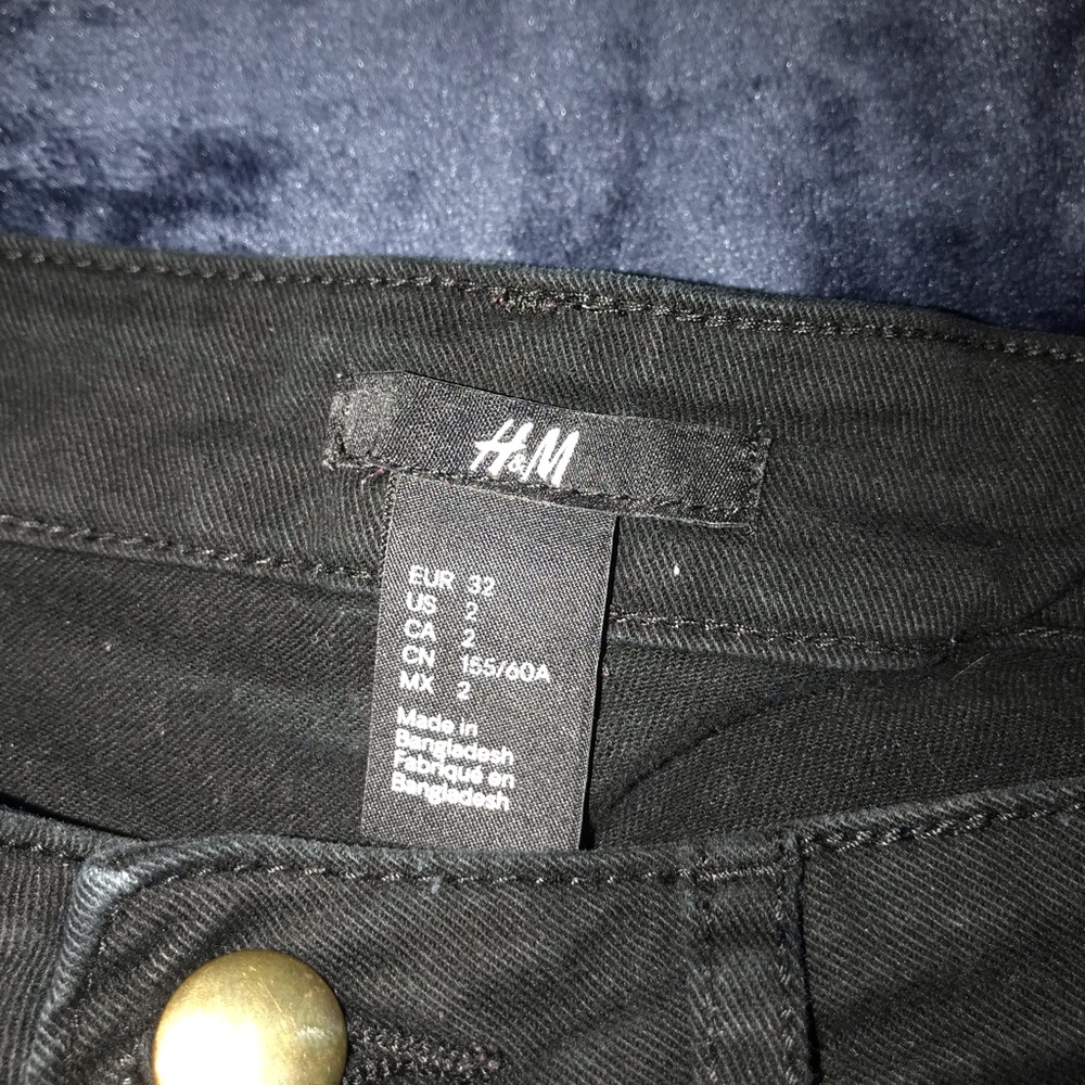 🦋BLACK MID RISE JEAN SHORTS🦋 - Picture 6 of 6